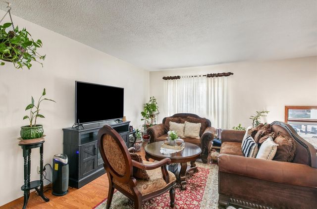 8401 Horton Avenue, Urbandale, IA 50322