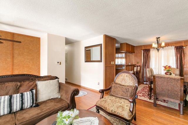 8401 Horton Avenue, Urbandale, IA 50322