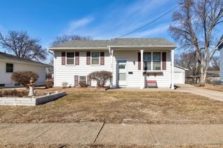 8401 Horton Avenue, Urbandale, IA 50322