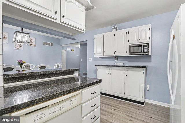 330 DOGWOOD LN, New Holland, PA 17557