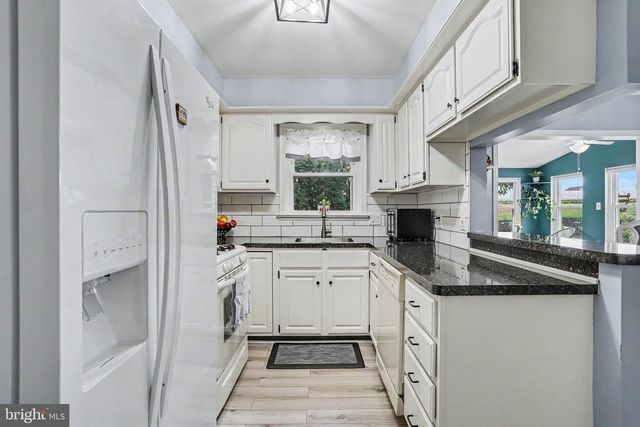 330 DOGWOOD LN, New Holland, PA 17557