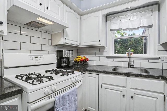 330 DOGWOOD LN, New Holland, PA 17557