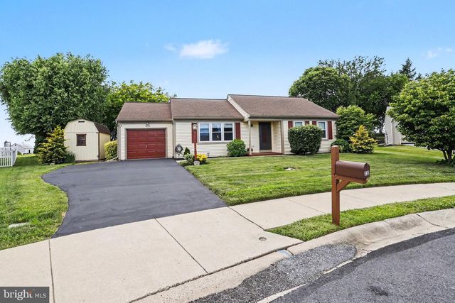 330 DOGWOOD LN, New Holland, PA 17557