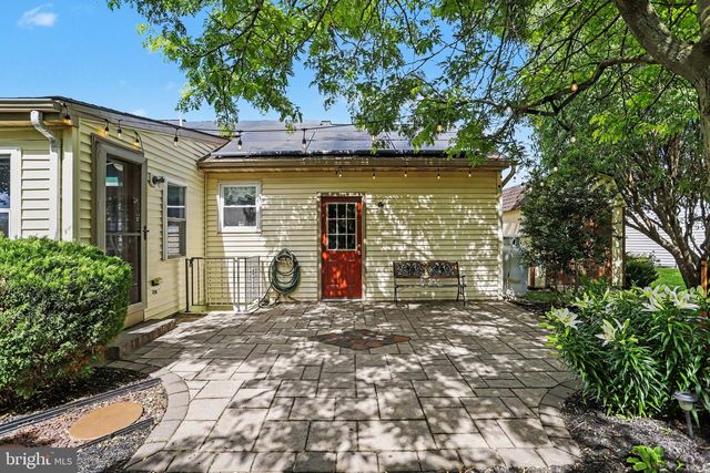 330 DOGWOOD LN, New Holland, PA 17557