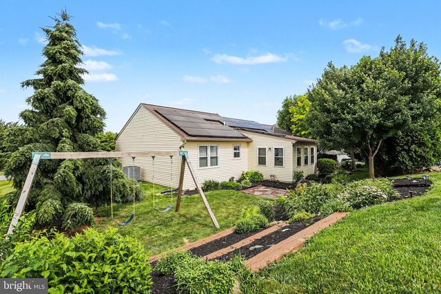 330 DOGWOOD LN, New Holland, PA 17557