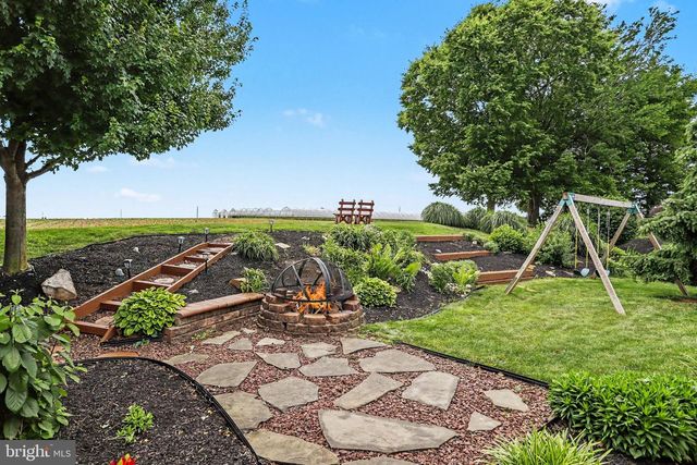 330 DOGWOOD LN, New Holland, PA 17557