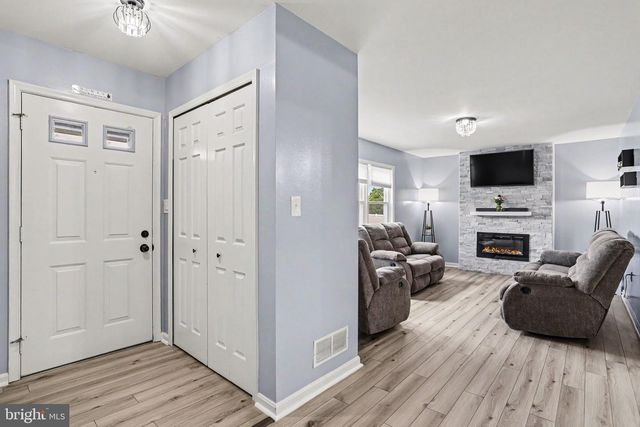 330 DOGWOOD LN, New Holland, PA 17557