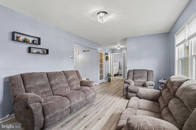 330 DOGWOOD LN, New Holland, PA 17557