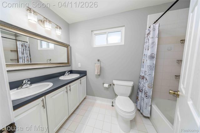 3044 Pheasant Run East Drive, Wixom, MI 48393