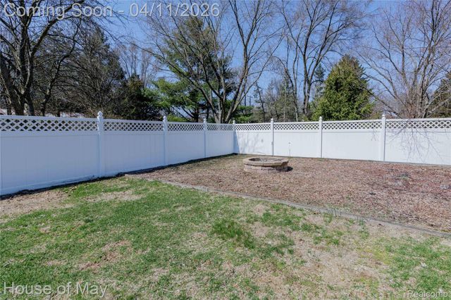 3044 Pheasant Run East Drive, Wixom, MI 48393