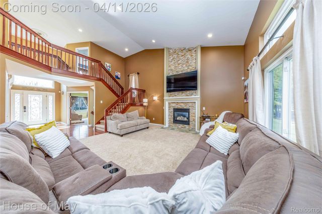 3044 Pheasant Run East Drive, Wixom, MI 48393
