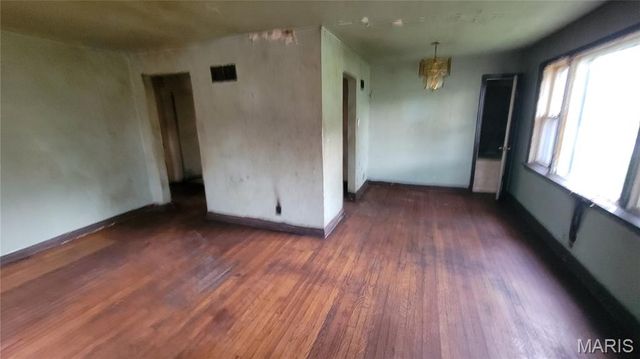 8525 Appleton Drive, University City, MO 63132