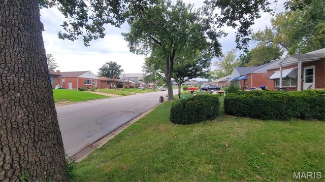 8525 Appleton Drive, University City, MO 63132