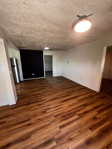 6913 ACOMA Road SE, Albuquerque, NM 87108