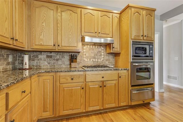 1054 AVERY CREEK Drive, Woodstock, GA 30188
