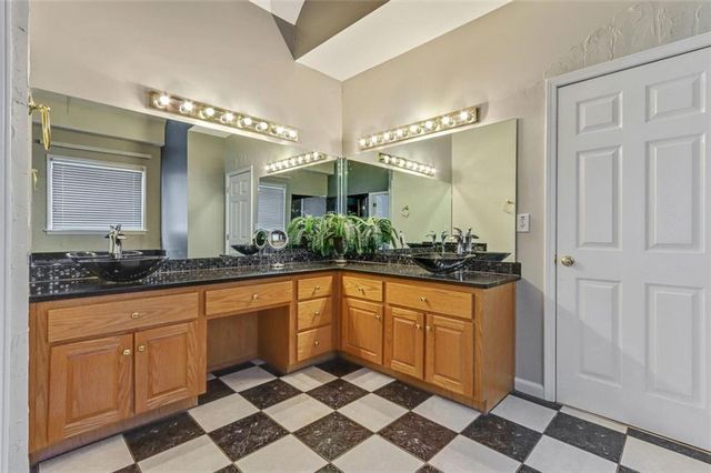 1054 AVERY CREEK Drive, Woodstock, GA 30188