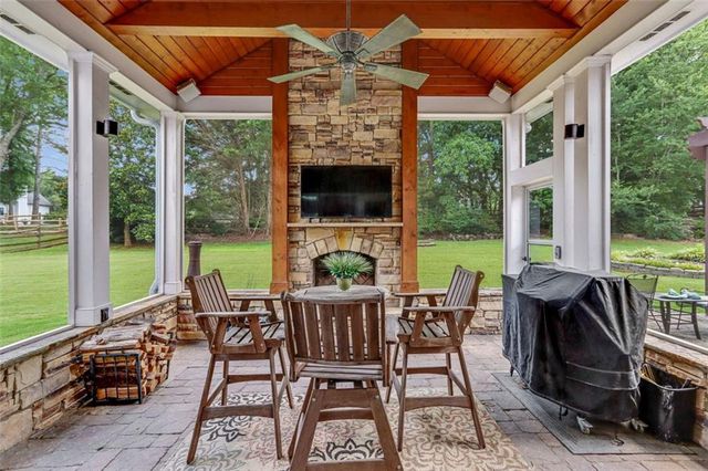 1054 AVERY CREEK Drive, Woodstock, GA 30188