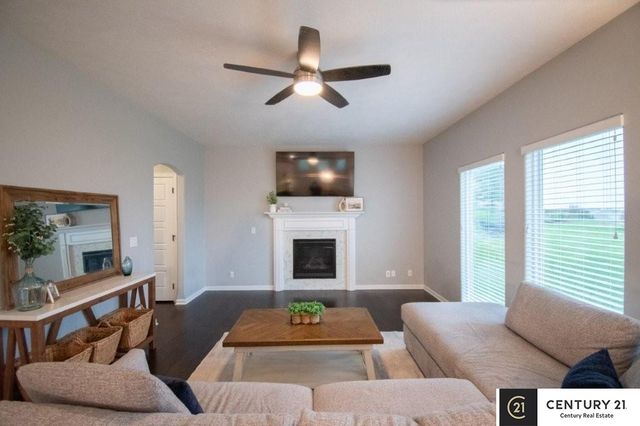 10433 S 110th Street, Papillion, NE 68046