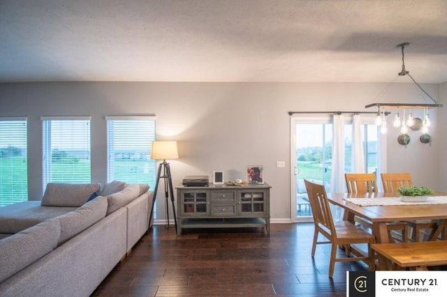 10433 S 110th Street, Papillion, NE 68046