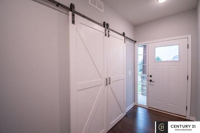 10433 S 110th Street, Papillion, NE 68046