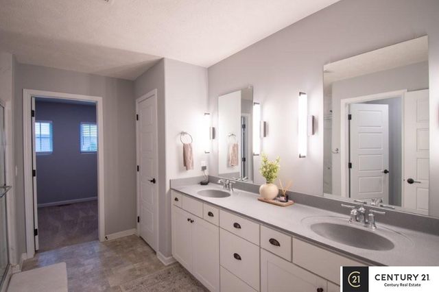 10433 S 110th Street, Papillion, NE 68046