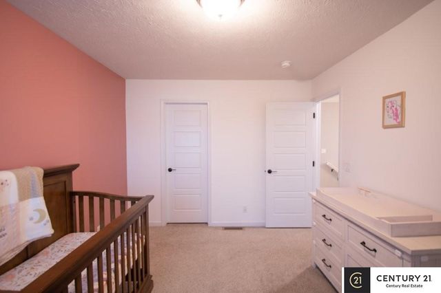 10433 S 110th Street, Papillion, NE 68046
