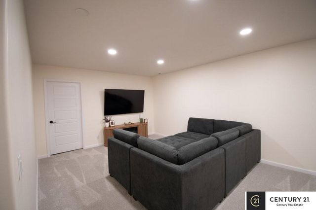 10433 S 110th Street, Papillion, NE 68046