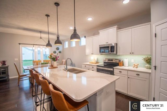 10433 S 110th Street, Papillion, NE 68046