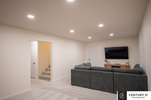 10433 S 110th Street, Papillion, NE 68046
