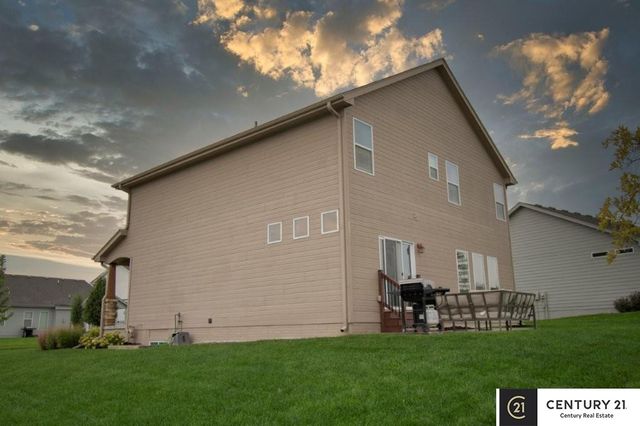 10433 S 110th Street, Papillion, NE 68046