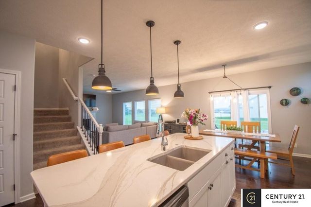 10433 S 110th Street, Papillion, NE 68046