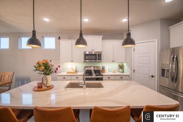10433 S 110th Street, Papillion, NE 68046