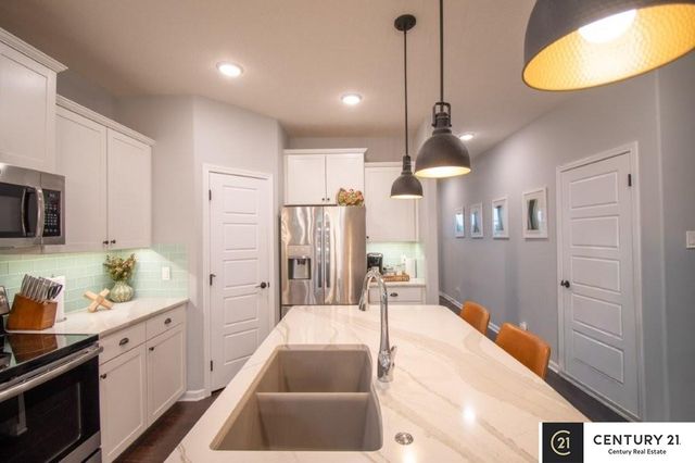 10433 S 110th Street, Papillion, NE 68046
