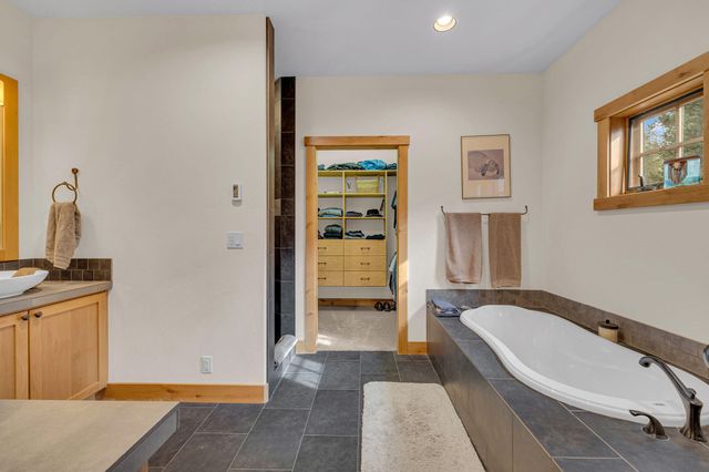 56160 Sable Rock Loop, Bend, OR 97707