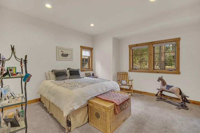 56160 Sable Rock Loop, Bend, OR 97707