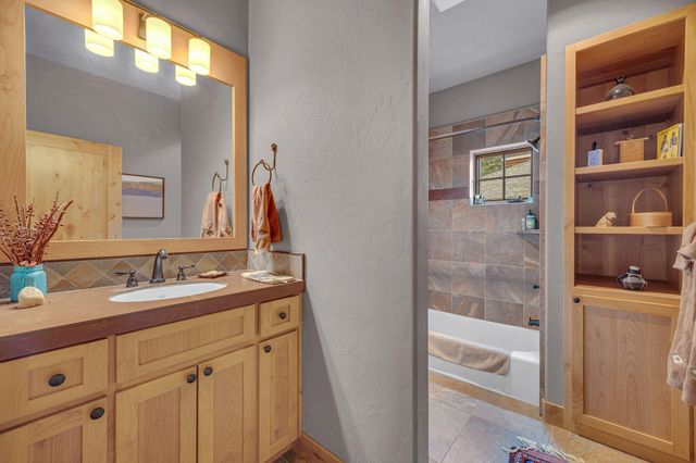 56160 Sable Rock Loop, Bend, OR 97707