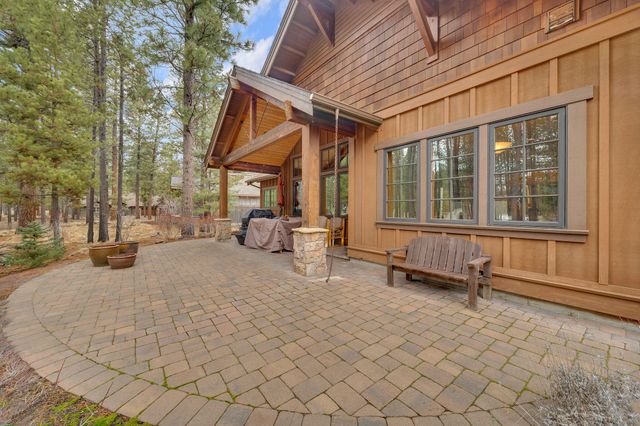 56160 Sable Rock Loop, Bend, OR 97707