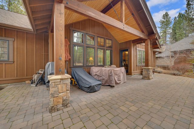 56160 Sable Rock Loop, Bend, OR 97707