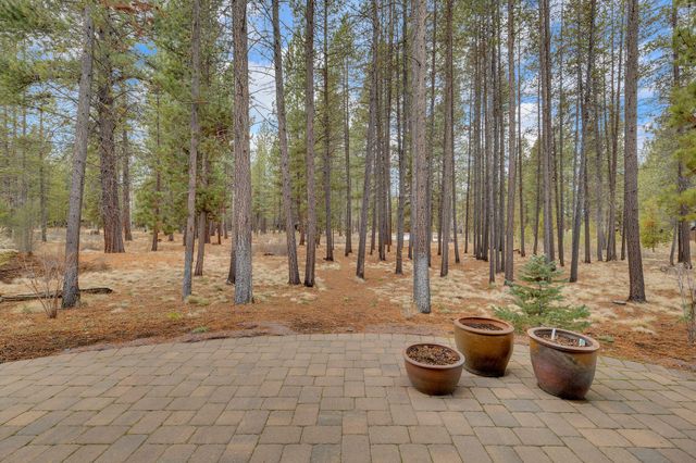 56160 Sable Rock Loop, Bend, OR 97707