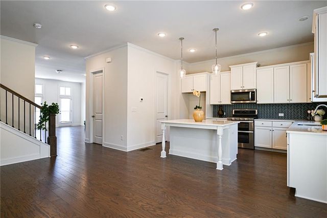 683 Avondale Creek, Decatur, GA 30032