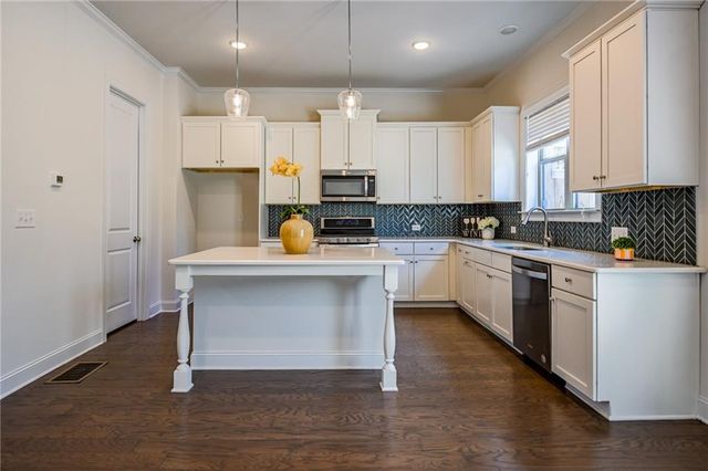 683 Avondale Creek, Decatur, GA 30032