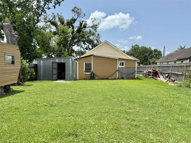 908 Lakin Avenue, Pasadena, TX 77506