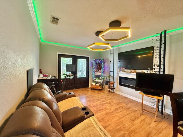 908 Lakin Avenue, Pasadena, TX 77506