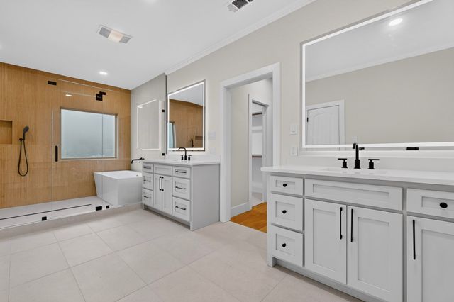 715 Kiowa Drive E, Gainesville, TX 76240