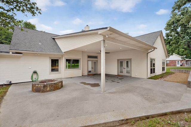 715 Kiowa Drive E, Gainesville, TX 76240