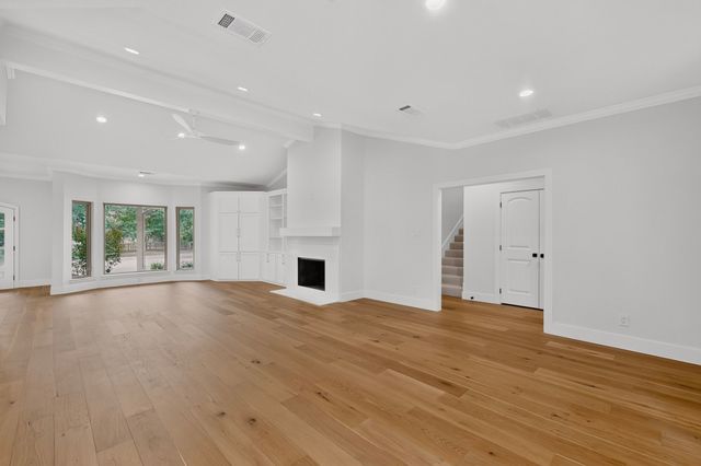 715 Kiowa Drive E, Gainesville, TX 76240