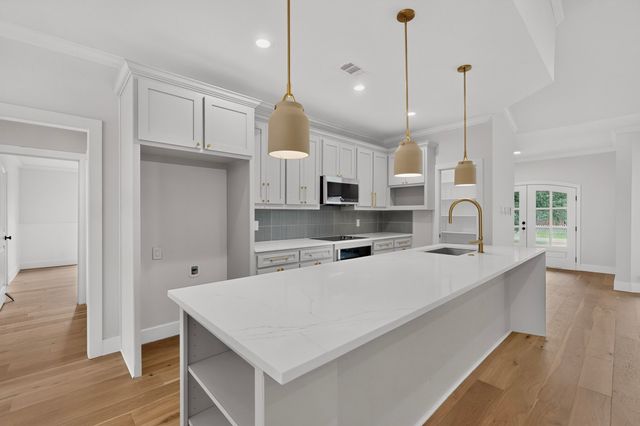 715 Kiowa Drive E, Gainesville, TX 76240