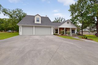 715 Kiowa Drive E, Gainesville, TX 76240