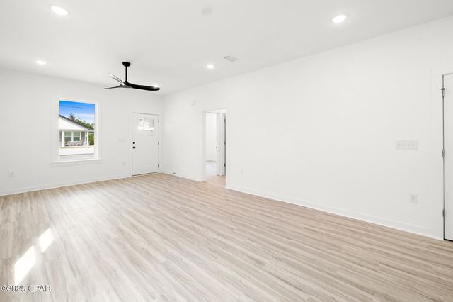 910 E 9th Court, Panama City, FL 32401