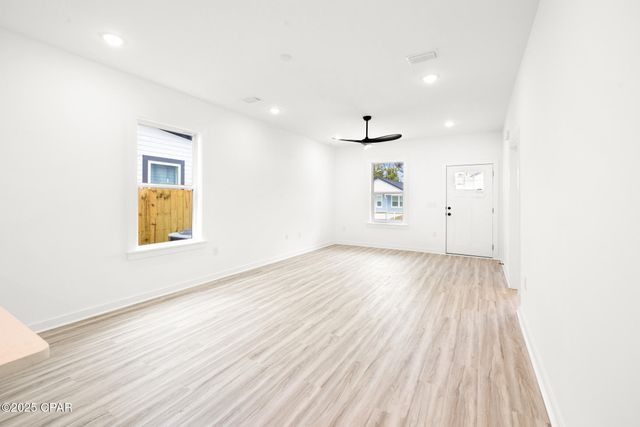 910 E 9th Court, Panama City, FL 32401